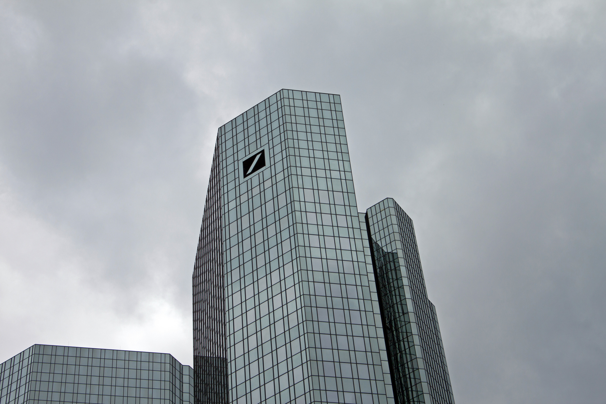 Spiegel: Η Deutsche Bank μειώνει τα μπόνους των υψηλόβαθμων στελεχών κατά 90%