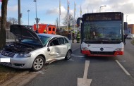 Oberhausen: Λεωφορείο έπεσε πάνω σε αυτοκίνητο – Αρκετοί τραυματίες