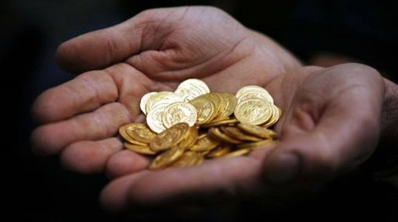 Οι Έλληνες «ξεφορτώνονται» τις χρυσές λίρες για να πληρώσουν τα χρέη τους