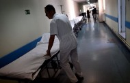 Guardian: «Οι ασθενείς αντί για να ζήσουν πεθαίνουν» - Χάος στο σύστημα υγείας στην Ελλάδα
