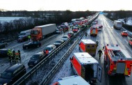 Γερμανία: Σοβαρό ατύχημα στο παγωμένο οδόστρωμα - Μια γυναίκα νεκρή και πολλοί τραυματίες