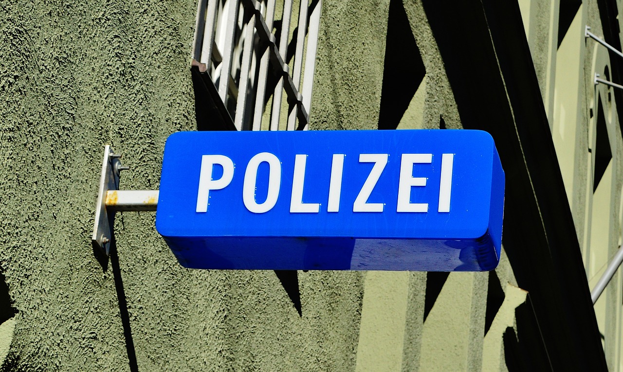 Οικογενειακή Τραγωδία – Βρέθηκαν τρία πτώματα σε διαμέρισμα στο Bensberg