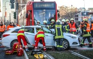 Köln: Σοβαρό ατύχημα – Τραμ συγκρούστηκε μετωπικά με αυτοκίνητο