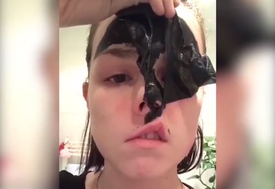 Εφιάλτης: Δείτε τι έπαθε από μάσκα προσώπου – Χαμός με το βίντεο στο Facebook (φωτό)