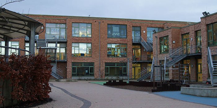 Köln: Σοκ για 600 μαθητές – Λουκέτο σε σχολείο «πολυτελείας»