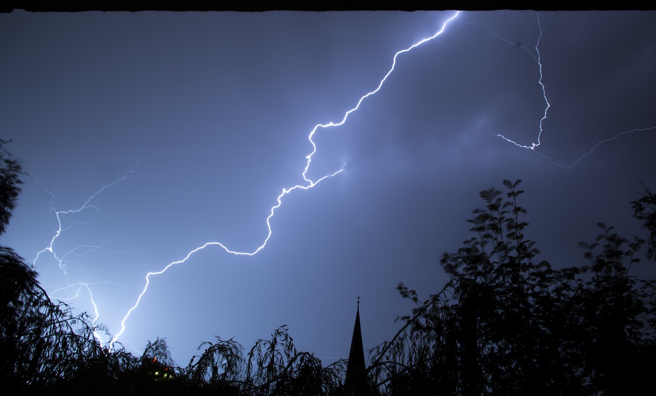 NRW: Προειδοποίηση Μετεωρολογικής Υπηρεσίας για επιδείνωση καιρού - Απόκριες με ισχυρούς ανέμους