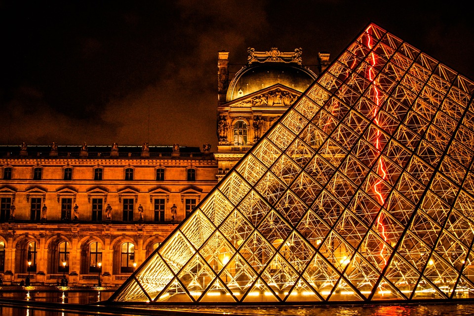 Παρίσι: Πυροβολισμοί στο μουσείο του Λούβρου