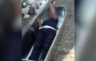 Εμετικό βίντεο: Αστυνομικοί «τρολάρουν» τους νεκρούς του Αματρίτσε μπαίνοντας σε φέρετρο!