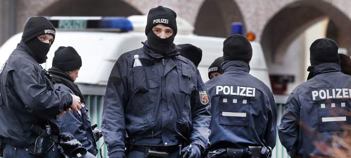 Το Βερολίνο σκληραίνει: Απελαύνει υπόπτους για τρομοκρατία γεννημένους στη Γερμανία