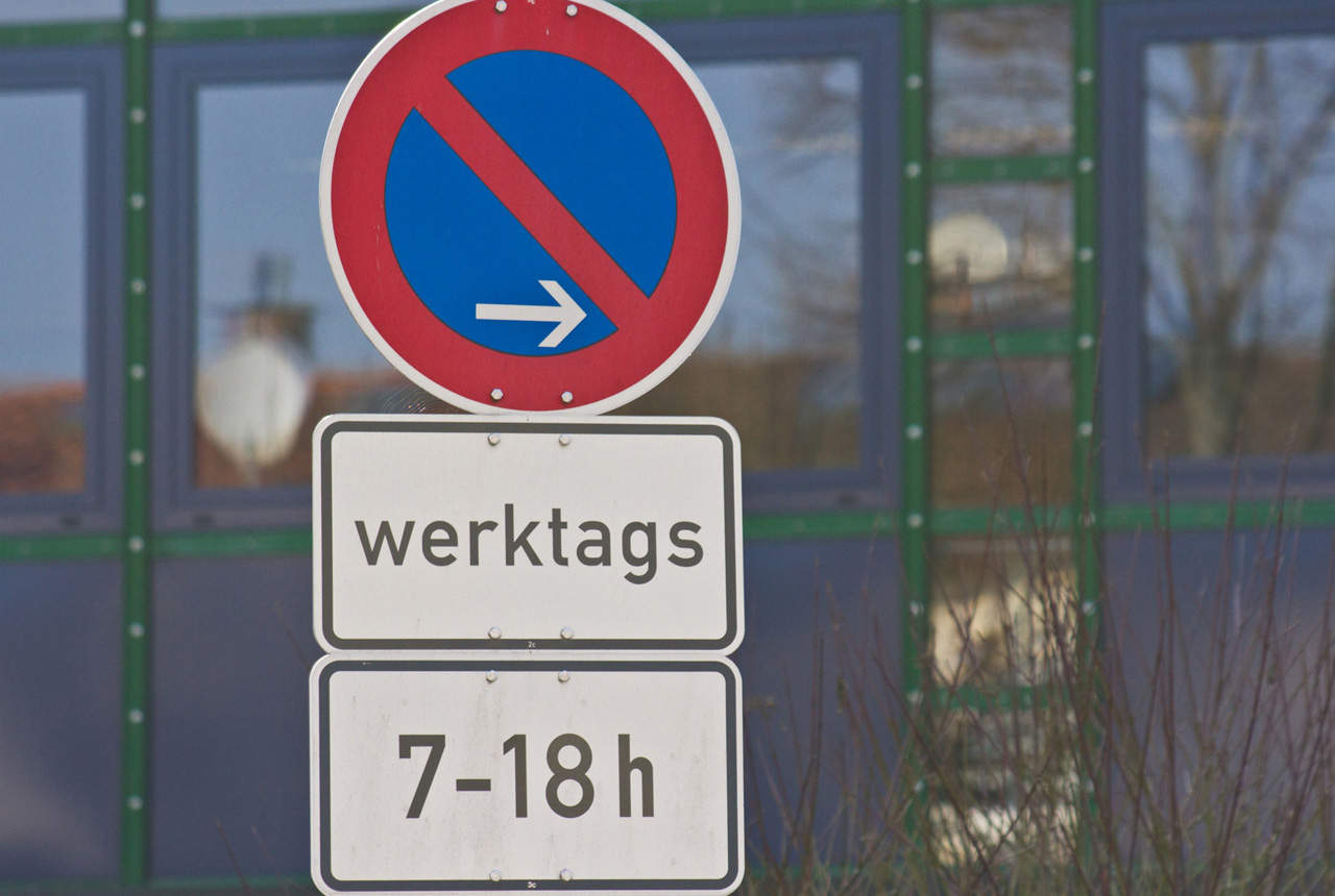 Γερμανία: Ισχύουν οι πινακίδες με την επισήμανση „werktags” και το Σάββατο;