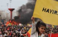 Τούρκοι βγαίνουν στα μπαλκόνια και χτυπάνε κατσαρόλες σε ένδειξη διαμαρτυρίας για τη νίκη Ερντογάν