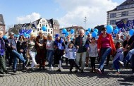 Düsseldorf: Το „Pulse of Europe“ χόρεψε συρτάκι στην πλατεία Burgplatz
