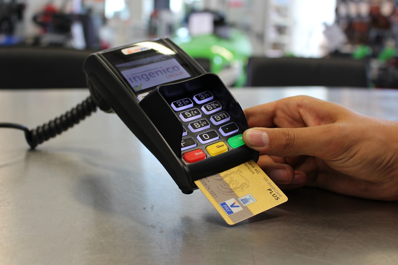 Γερμανία: Πληρώνετε με χρεωστική κάρτα; Γιατί άλλες φορές απαιτείται PIN και άλλες υπογραφή; Δείτε τι ισχύει