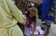 Φιλιππίνες: «Ματωμένη» αναπαράσταση των παθών του Ιησού - Σκληρές εικόνες