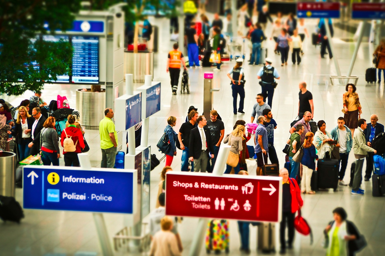 Γερμανία: Τι προσέχουν οι υπάλληλοι στα σύνορα ή στα αεροδρόμια κατά τη διάρκεια ελέγχου των ταξιδιωτών