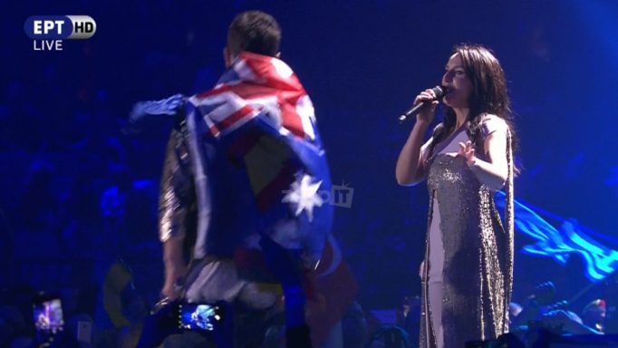 Eurovision – Τελικός: Κατέβασε το παντελόνι του και έδειξε τα οπίσθια του πάνω στη σκηνή!