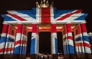 Γερμανία: Ξανά στα χρώματα της σημαίας της Βρετανίας η Πύλη του Βραδεμβούργου