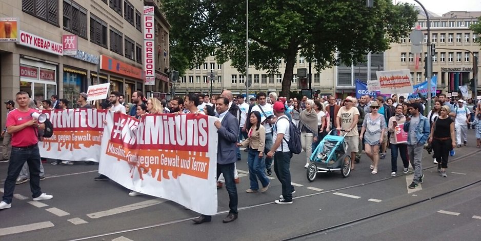 Köln: «Nicht mit uns» - Σήμερα η μεγάλη διαδήλωση των μουσουλμάνων κατά της τρομοκρατίας