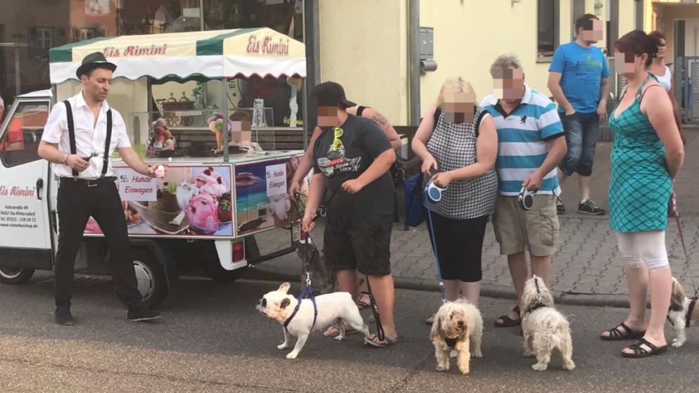 Γερμανία: Κι όμως, σε αυτή τη πόλη προσφέρεται παγωτό … για σκύλους!