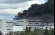 Schleswig-Holstein: Σε εξέλιξη μεγάλη πυρκαγιά στο εργοστάσιο Jacobs (video)