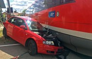 Bayern: Αυτοκίνητο παρασύρθηκε από διερχόμενο τρένο – Τραυματίστηκε σοβαρά ο οδηγός