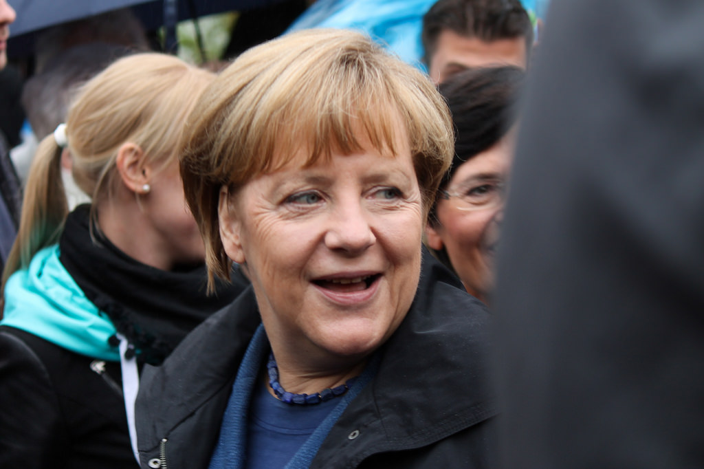 Tagesspiegel: Η Μέρκελ πρέπει να πει τι θα κάνει με το ελληνικό χρέος πριν τις εκλογές