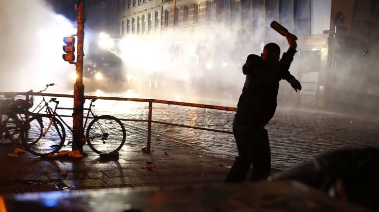 Γερμανία: Κυβέρνηση και Σουλτς κατά διαδηλωτών της G20... έδρασαν σαν τρομοκράτες