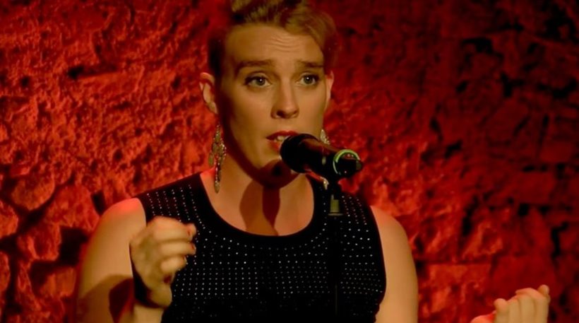 Σοκ στη Γαλλία: Τραγουδίστρια πέθανε πάνω στη σκηνή