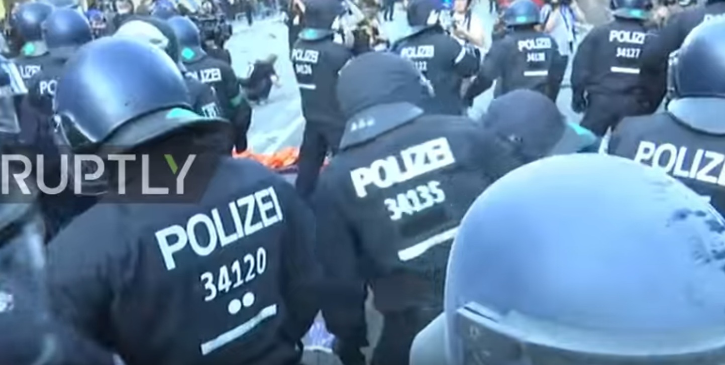 Γερμανία: Oργισμένη η κοινωνία για τη βία στο Αμβούργο