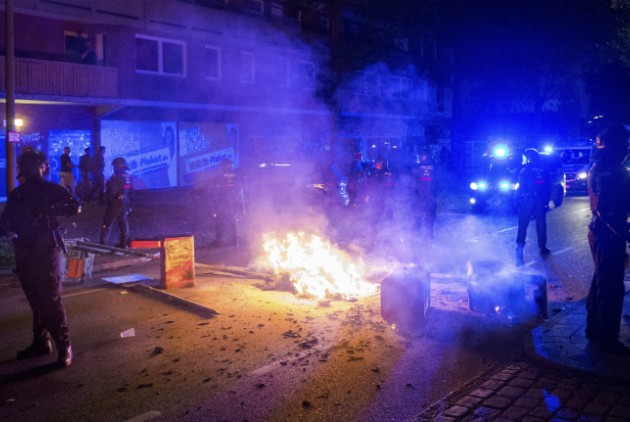 Οργή στη Γερμανία για τα βίαια επεισόδια στο Αμβούργο
