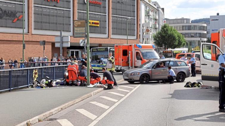 Δράμα στο Hagen: Αυτοκίνητο έπεσε πάνω σε πεζούς – Νεκρό ένα κοριτσάκι, σοβαρά τραυματισμένο ένα αγοράκι
