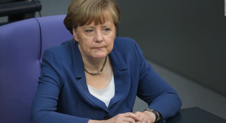 Γερμανία: Αποδοκιμασίες για την Μέρκελ από ακροδεξιούς οπαδούς της AfD