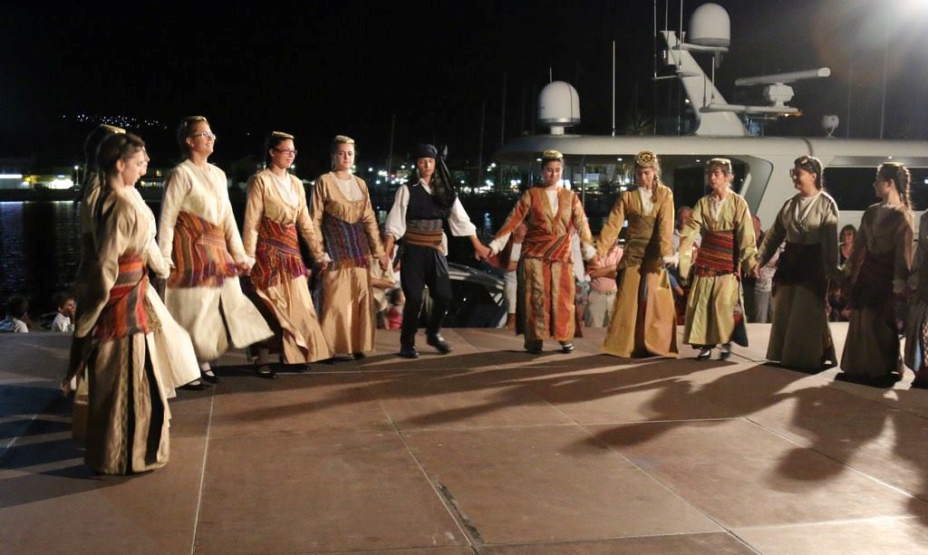 Όταν οι Γερμανοί μαθαίνουν ….. ελληνικούς παραδοσιακούς χορούς!