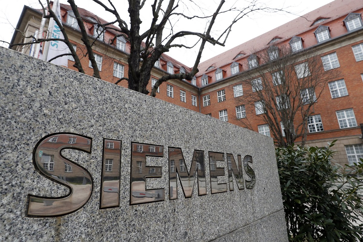 Γερμανία: Πρώην μάνατζερ της Siemens καταχράστηκε 2 εκατ. ευρώ από τα «μαύρα ταμεία»