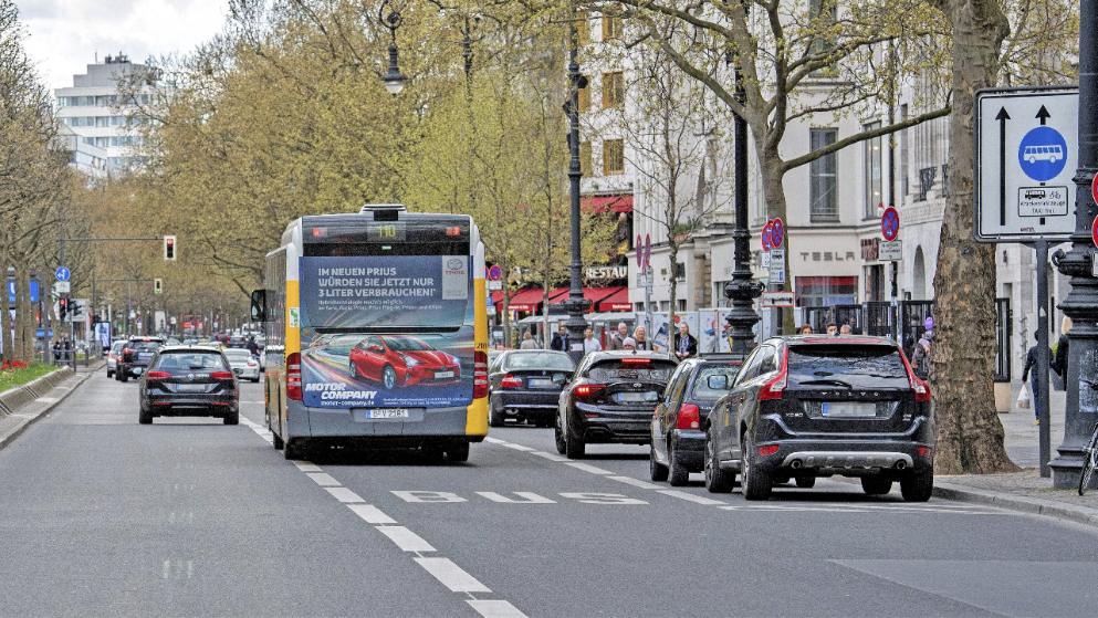 Γερμανία: Επιτρέπεται η οδήγηση στη λωρίδα των λεωφορείων; Δείτε τι ισχύει