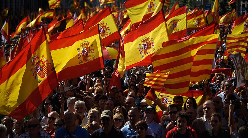 «Σεισμός» στη Βαρκελώνη από 350.000 διαδηλωτές κατά της ανεξαρτησίας της Καταλονίας