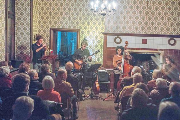 Γερμανία: Μάγεψε η Ελληνίδα μουσικός Αθηνά Κόντου στη μοναδική συναυλία στο Münsterland
