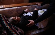Συγκλονιστικές εικόνες: Δείτε την διάσωση ηλικιωμένης γυναίκας μέσα από το σπίτι της