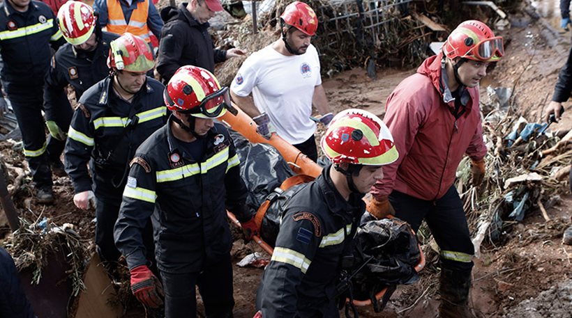 Δράμα χωρίς τέλος στη Μάνδρα: 20 νεκροί, δύο αγνοούμενοι και ανυπολόγιστες καταστροφές