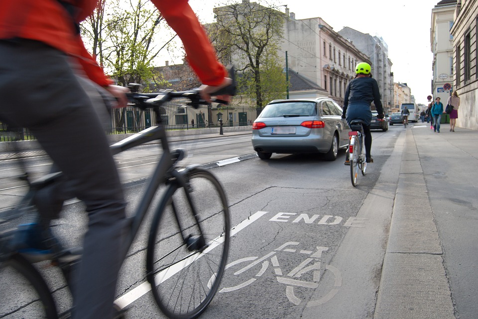 Η πλειοψηφία των Γερμανών θα ήθελε όρια ταχύτητας και στους ποδηλατοδρόμους
