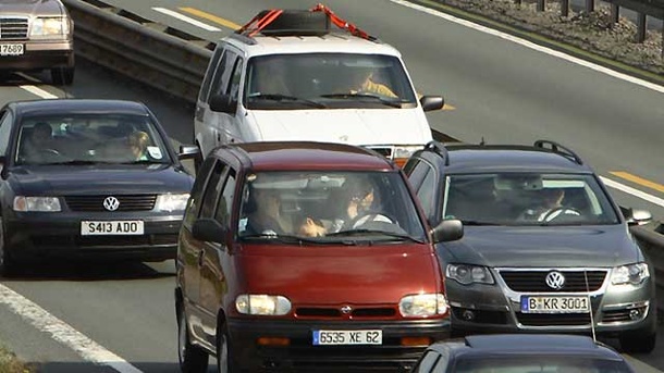 Γερμανία: Πρόστιμο για τα αυτοκίνητα που κινούνται στην αριστερή λωρίδα ενώ είναι πολύ πλατιά