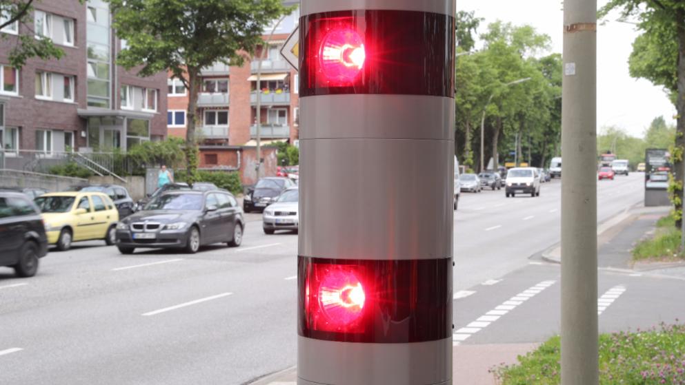 Γερμανία: Περάσατε με κόκκινο φανάρι - Μπορείτε να δώσετε άλλα στοιχεία οδηγού για να αποφύγετε τους πόντους;