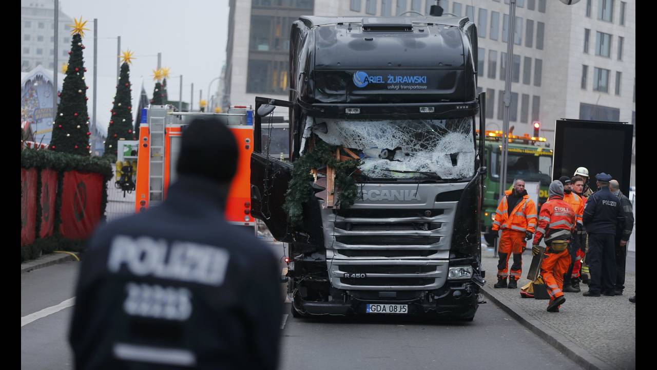 Γερμανία: Συλλήψεις υπόπτων που συνδέονται με την επίθεση στη Χριστουγεννιάτικη αγορά