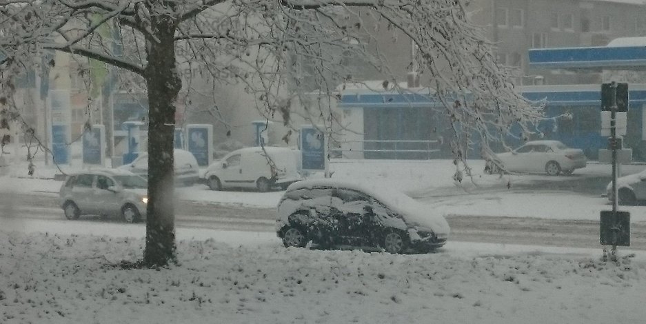 Επέλαση του χιονιά στη Βόρεια Ρηνανία Βεστφαλία: Χάος στους δρόμους – Δεν προλαβαίνουν οι αρχές