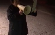Βίντεο: Γιαγιά με ντουντούκα προσκαλεί τους χωριανούς της στο συλλαλητήριο για το Σκοπιανό