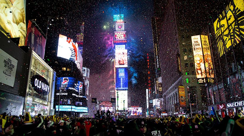 Πάνω από 2 εκατ. Νεοϋορκέζοι υποδέχθηκαν το 2018 στην παγωμένη Times Square