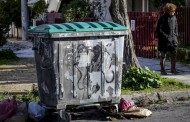 Βίντεο-ντοκουμέντο: Η στιγμή που ένας άντρας πετά το νεκρό βρέφος στα σκουπίδια