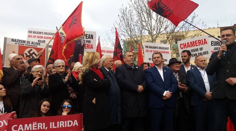 Αλβανία: Συγκέντρωση πρόκληση από τους «Τσάμηδες» - Απαιτούν συγγνώμη από την Ελλάδα!