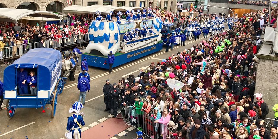 Καρναβάλι 2018! Σε εξέλιξη η μεγάλη παρέλαση και στην Κολωνία (Φωτογραφίες - Βίντεο)