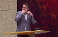 Βίντεο: Άνδρας προσπάθησε να αυτοκτονήσει μέσα στο Ολλανδικό κοινοβούλιο